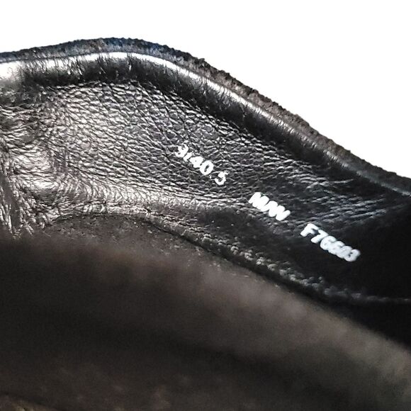 Born Arula Suede Ankle Distressed Side Cutout in Black - Women's 9 - Picture 7 of 11